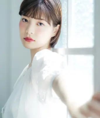 女性の横顔の写真