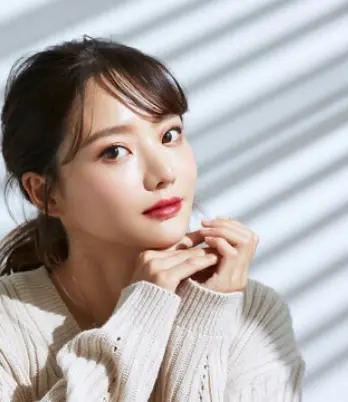 女性の横顔の写真